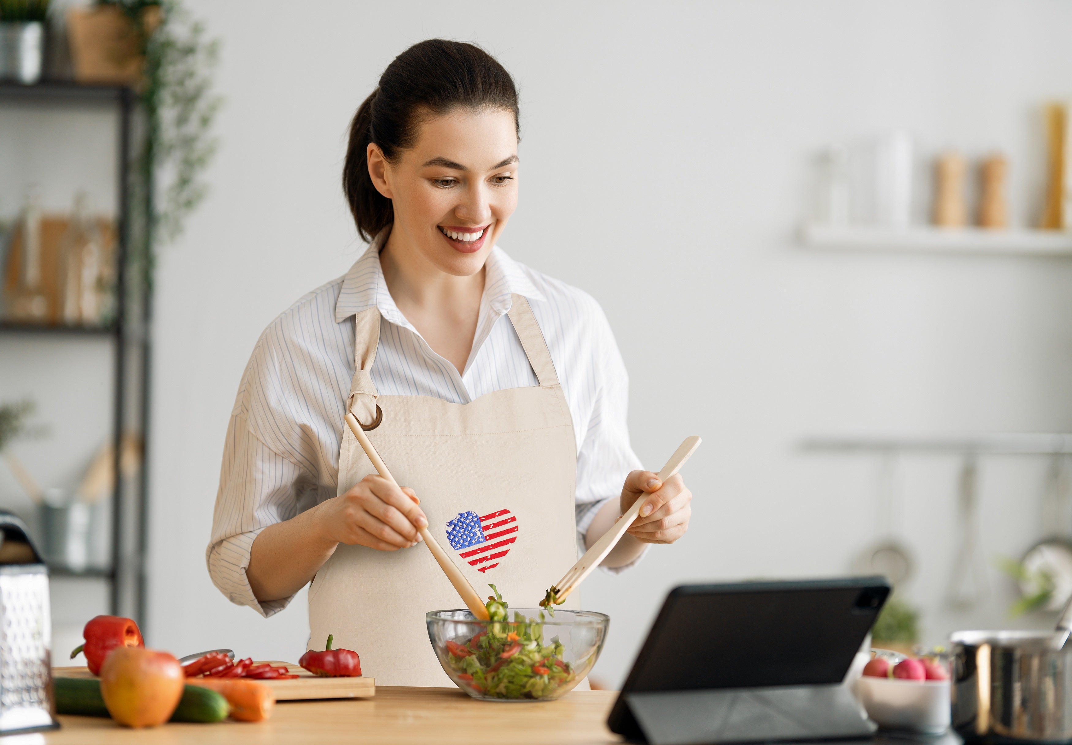 Cozyville Apron, 100% Cotton Canvas Chef Apron - USA Flag - Beige